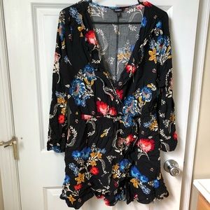 EUC floral ruffled v-neck dress
